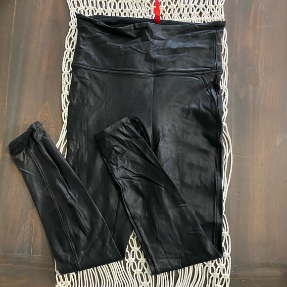 Spanx high rise faux leather leggings - Picture 2 of 5